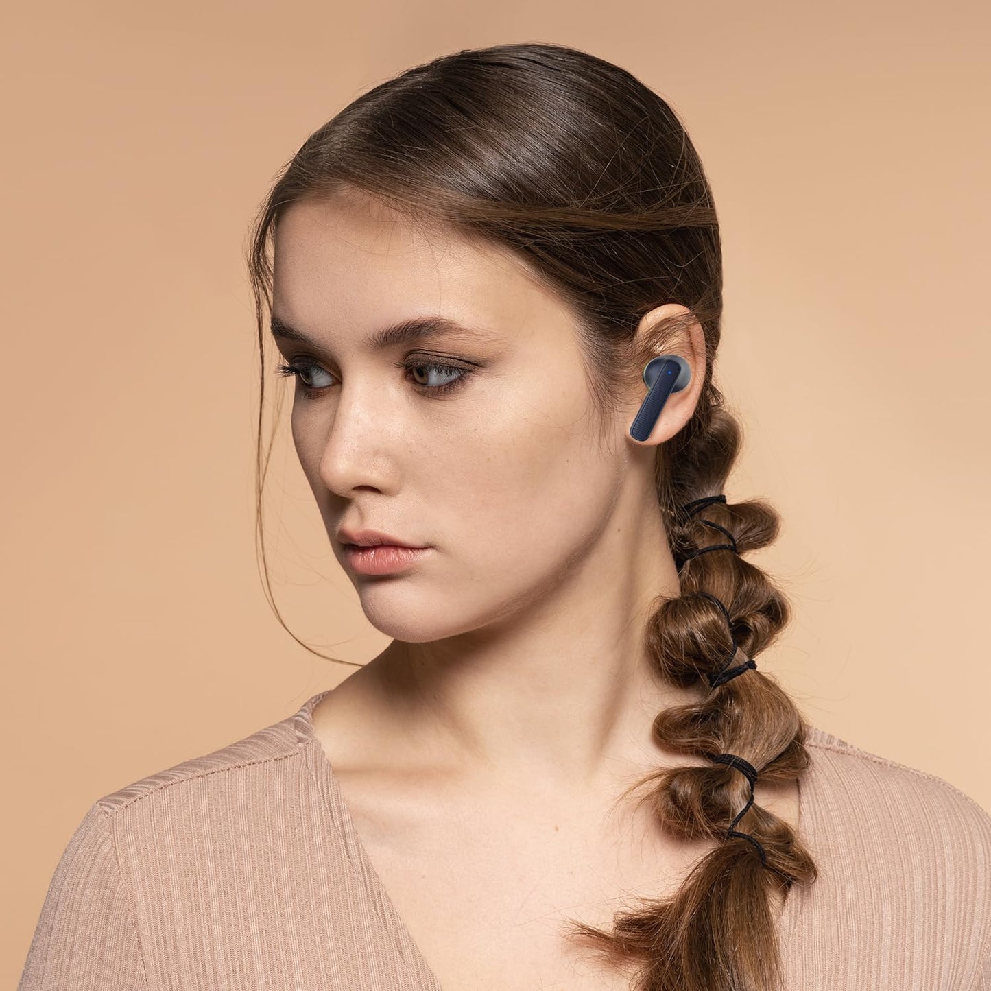 amazon basics TWS in-Ear Earbuds (AB-T17) with Fast Charging up to 70 Hours of Playtime | Dual 13mm Driver | IPX4 Water-Resistance | Bluetooth 5.3 |